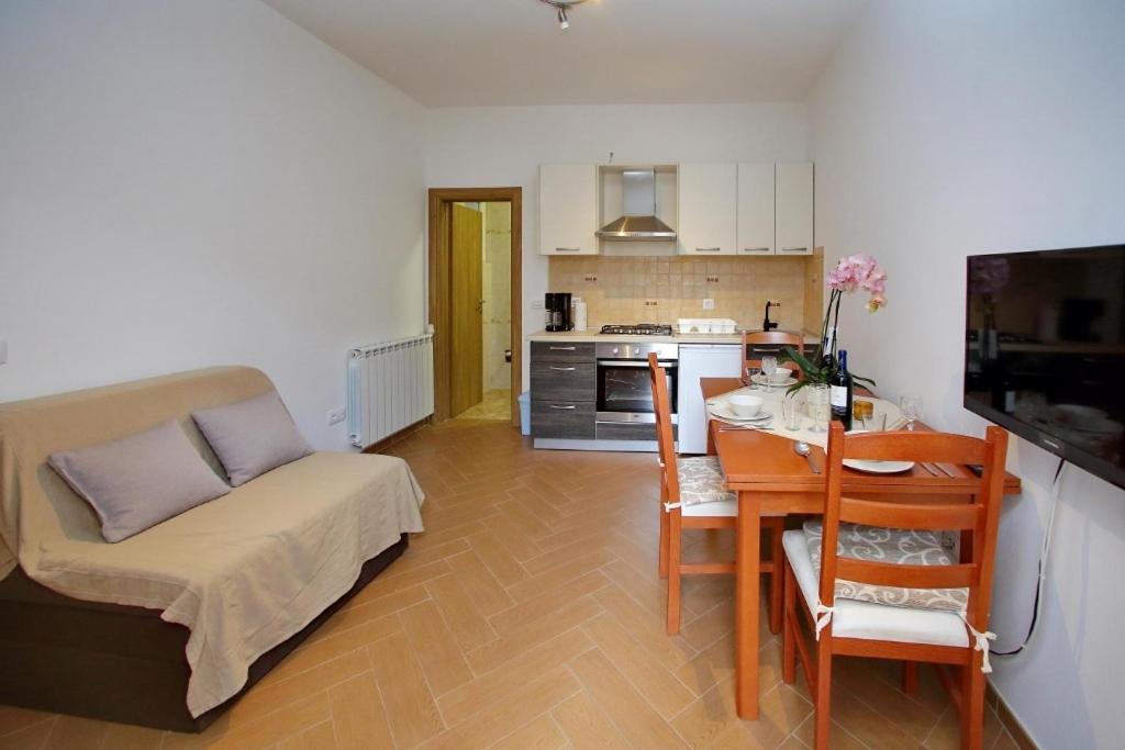 Apartments With A Parking Space Sukosan, Zadar - 16641 외부 사진