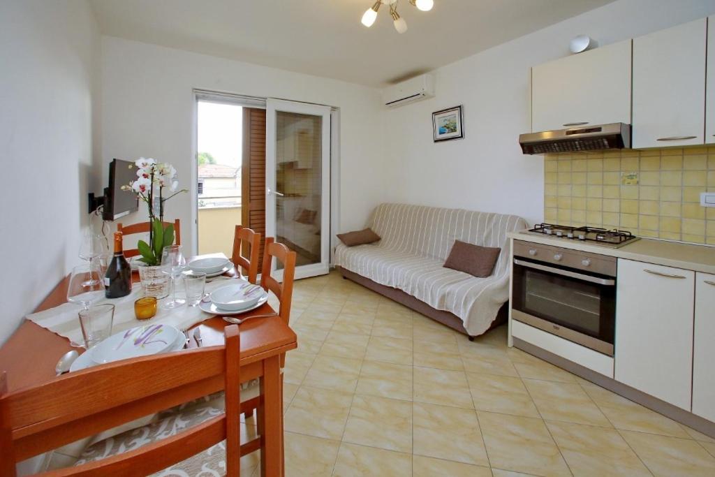 Apartments With A Parking Space Sukosan, Zadar - 16641 외부 사진