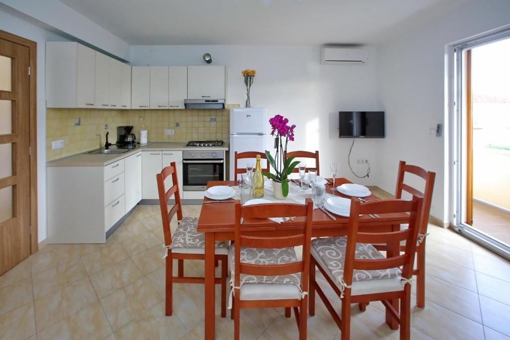 Apartments With A Parking Space Sukosan, Zadar - 16641 외부 사진